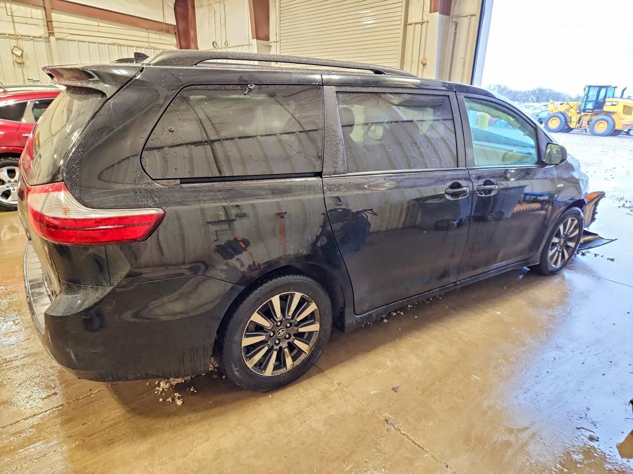 2019 Toyota Sienna Le 7-Passenger - Фото 3