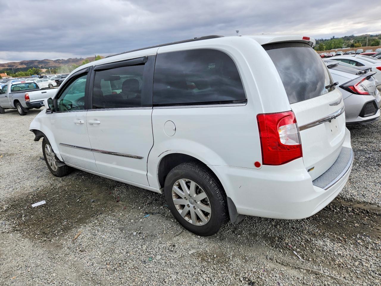 2014 Chrysler Town & Country Touring - Фото 2