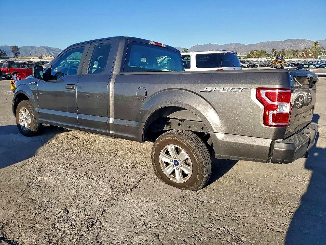 2018 Ford F150 Super Cab - Фото 2