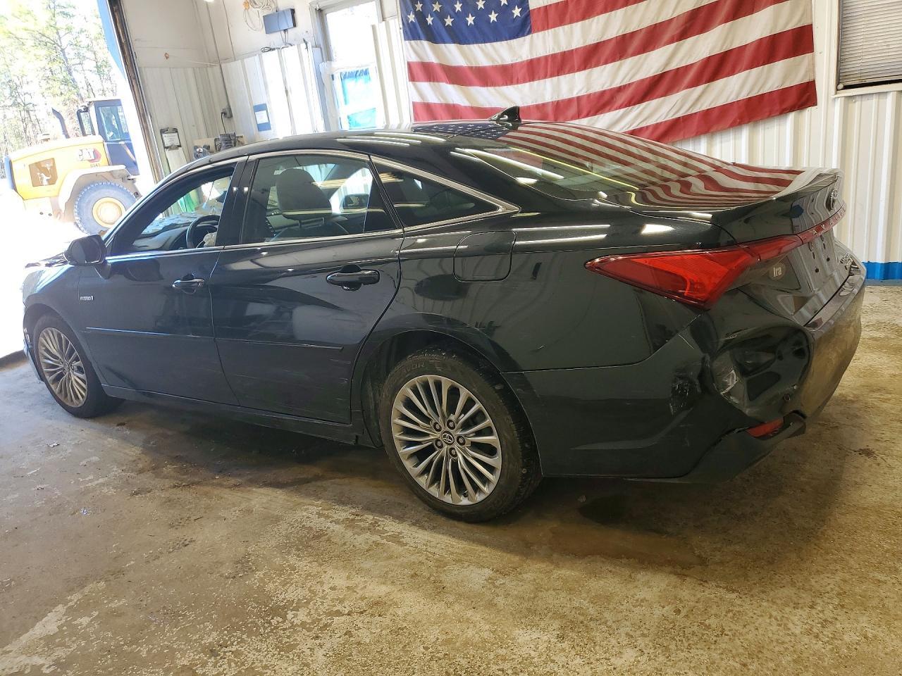 2019 Toyota Avalon Hybrid Limited - Image 2