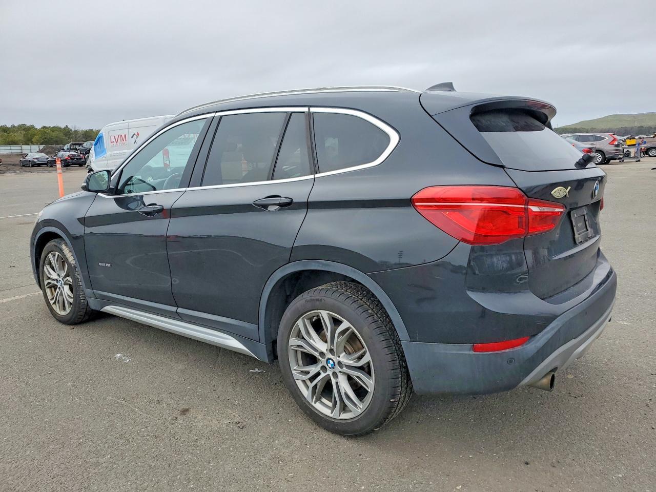 2017 BMW X1 xDrive28I - Фото 2