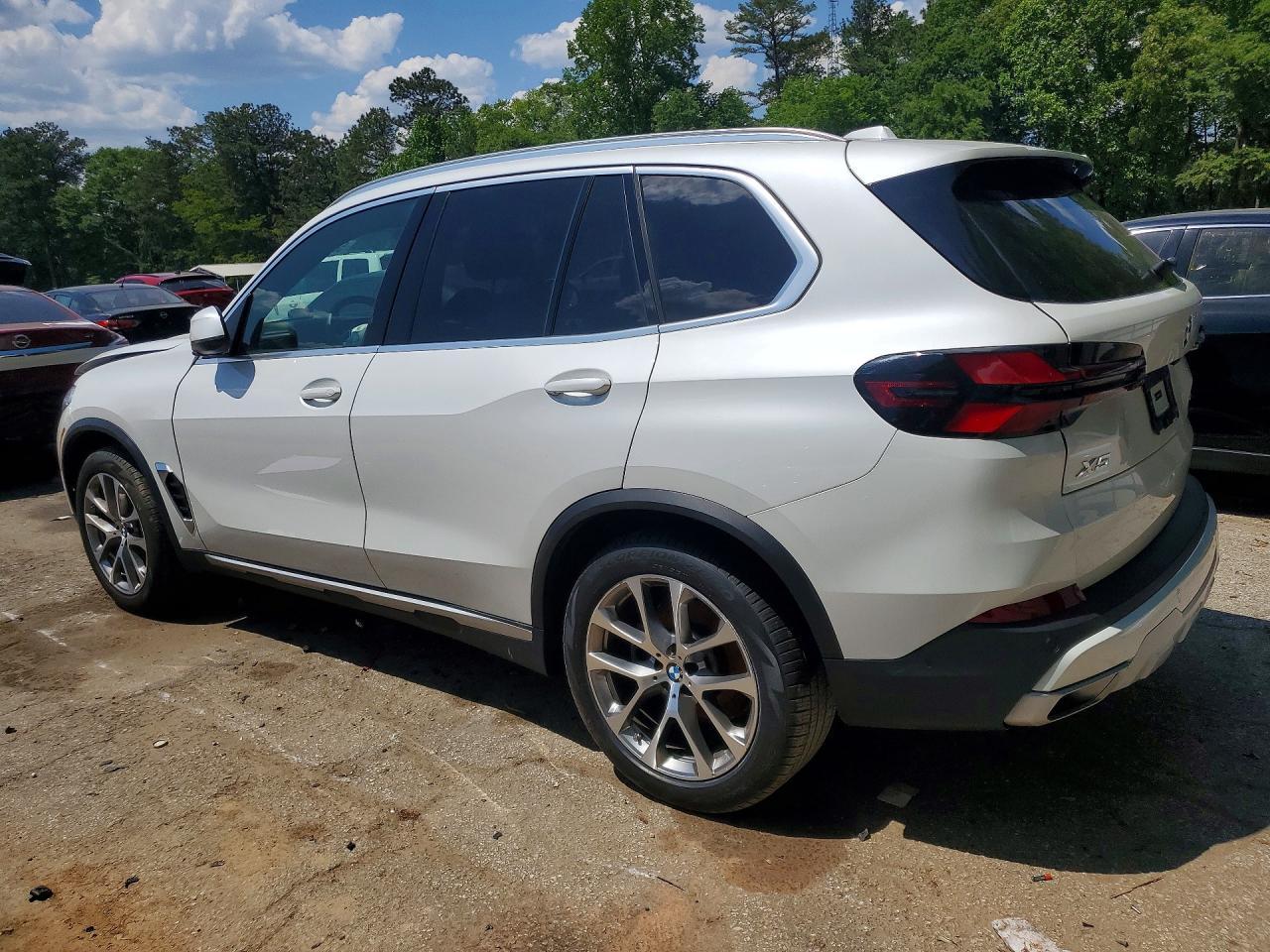 2025 BMW X5 xDrive40I - Image 2