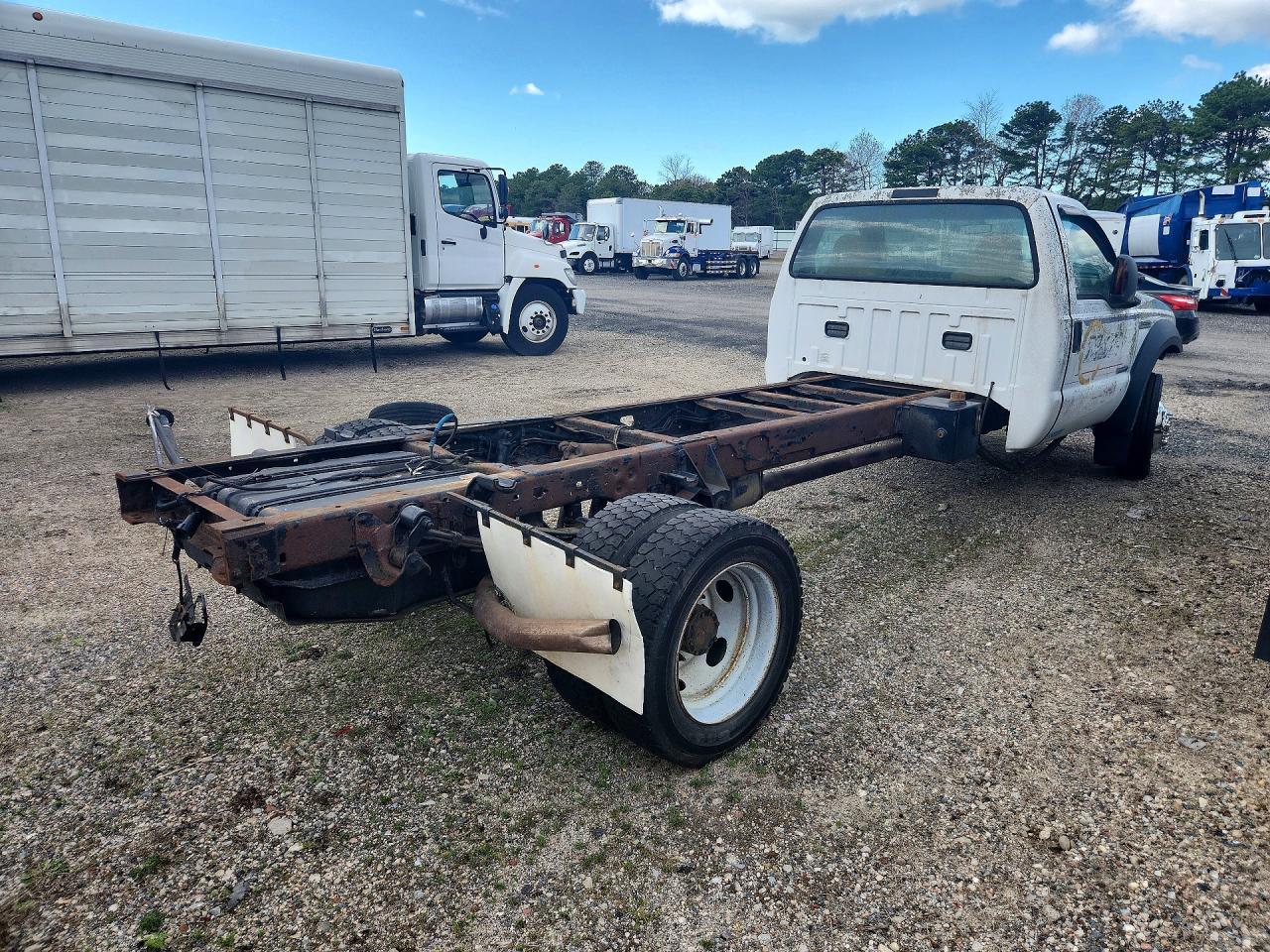 2007 Ford F550 Super Duty Truck Cab And Chassis - Image 3