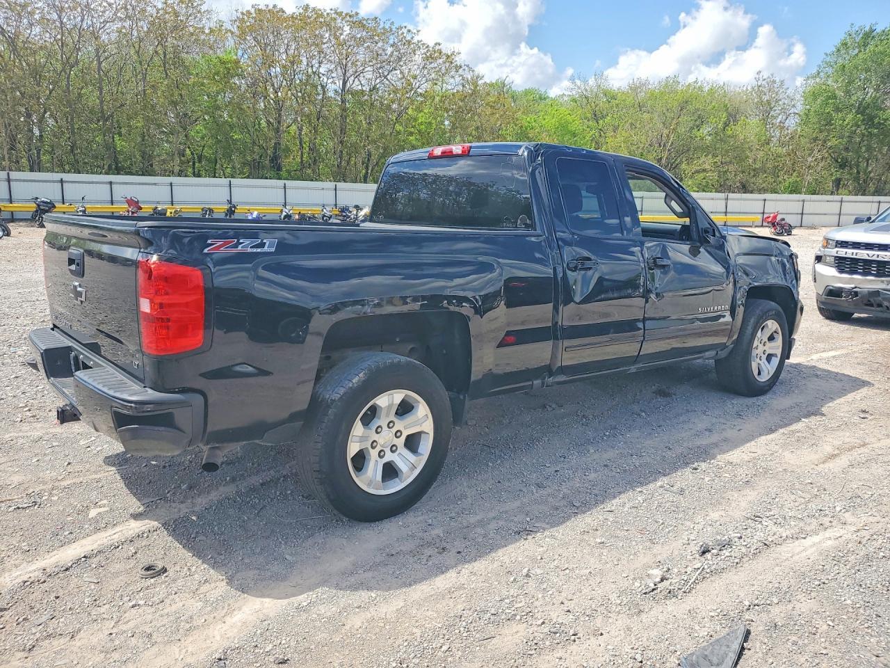2017 Chevrolet Silverado K1500 Lt - Image 3
