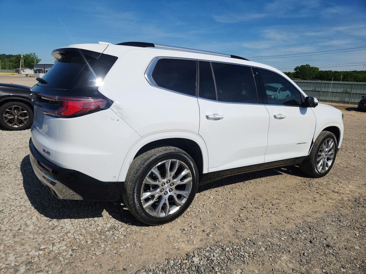 2025 GMC Acadia Denali - Фото 3