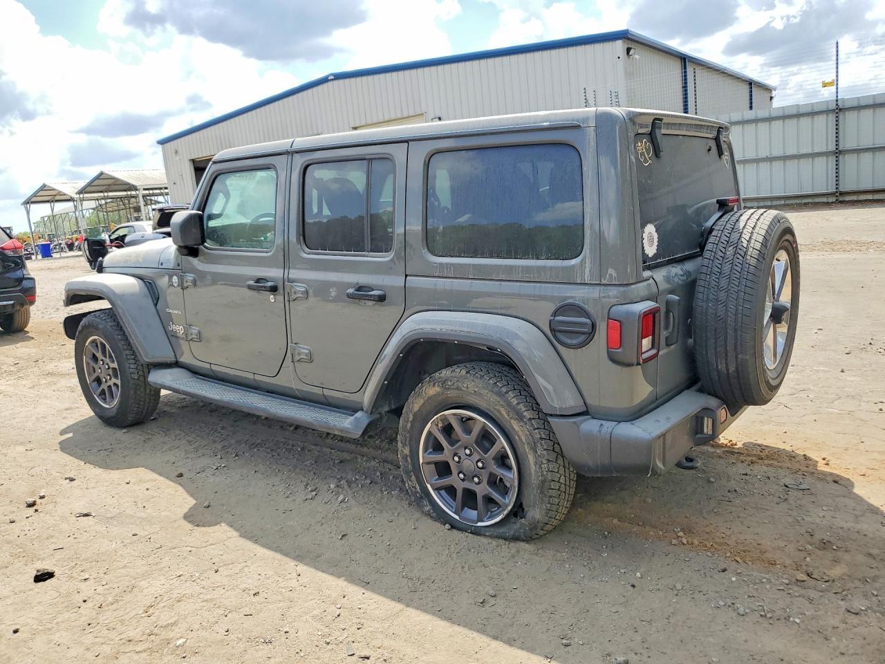 2022 Jeep Wrangler Unlimited Sahara - Фото 2