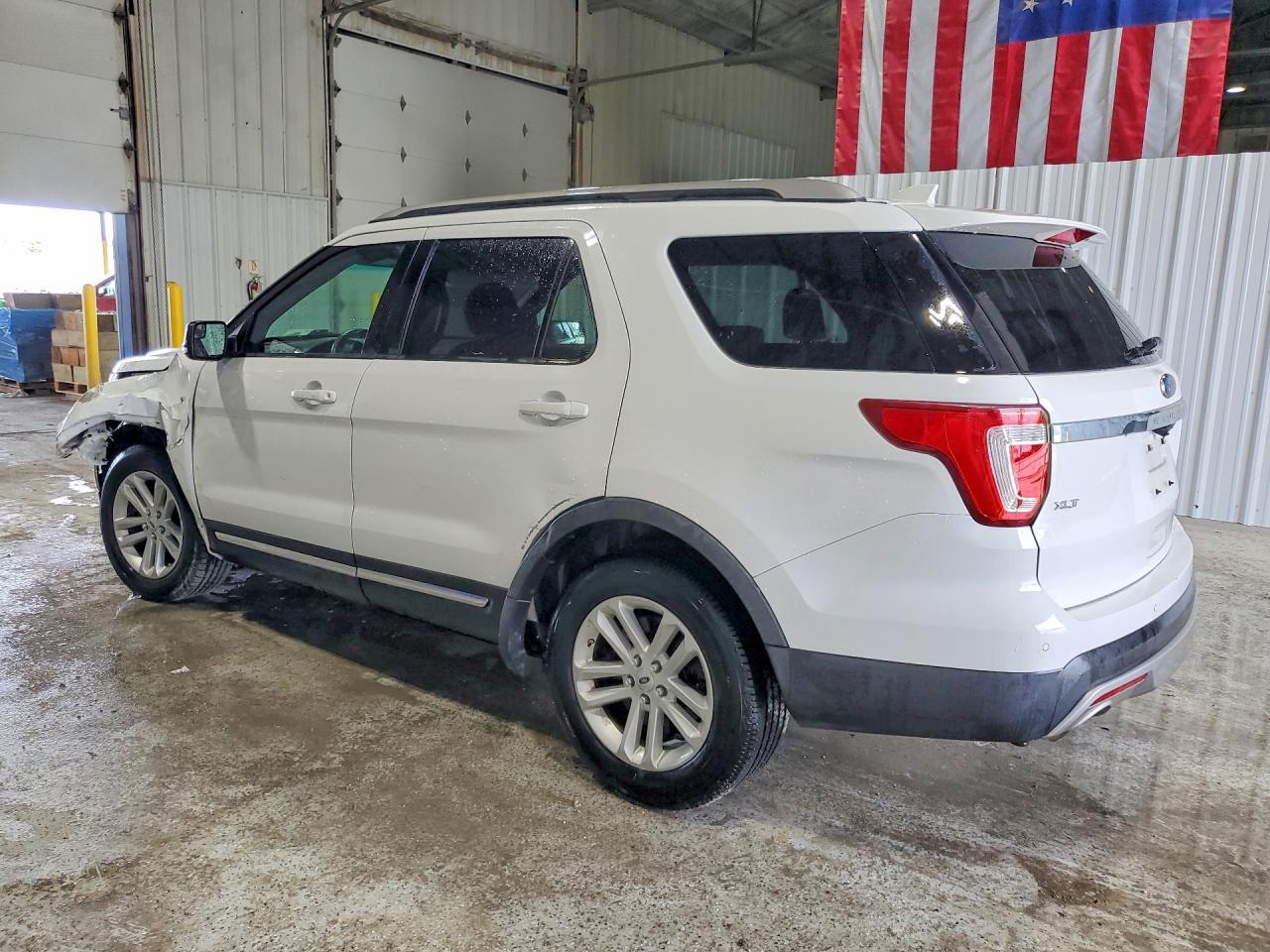 2017 Ford Explorer Xlt - Фото 2