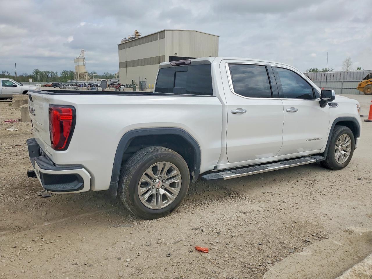 2019 GMC Sierra K1500 Denali - Image 3