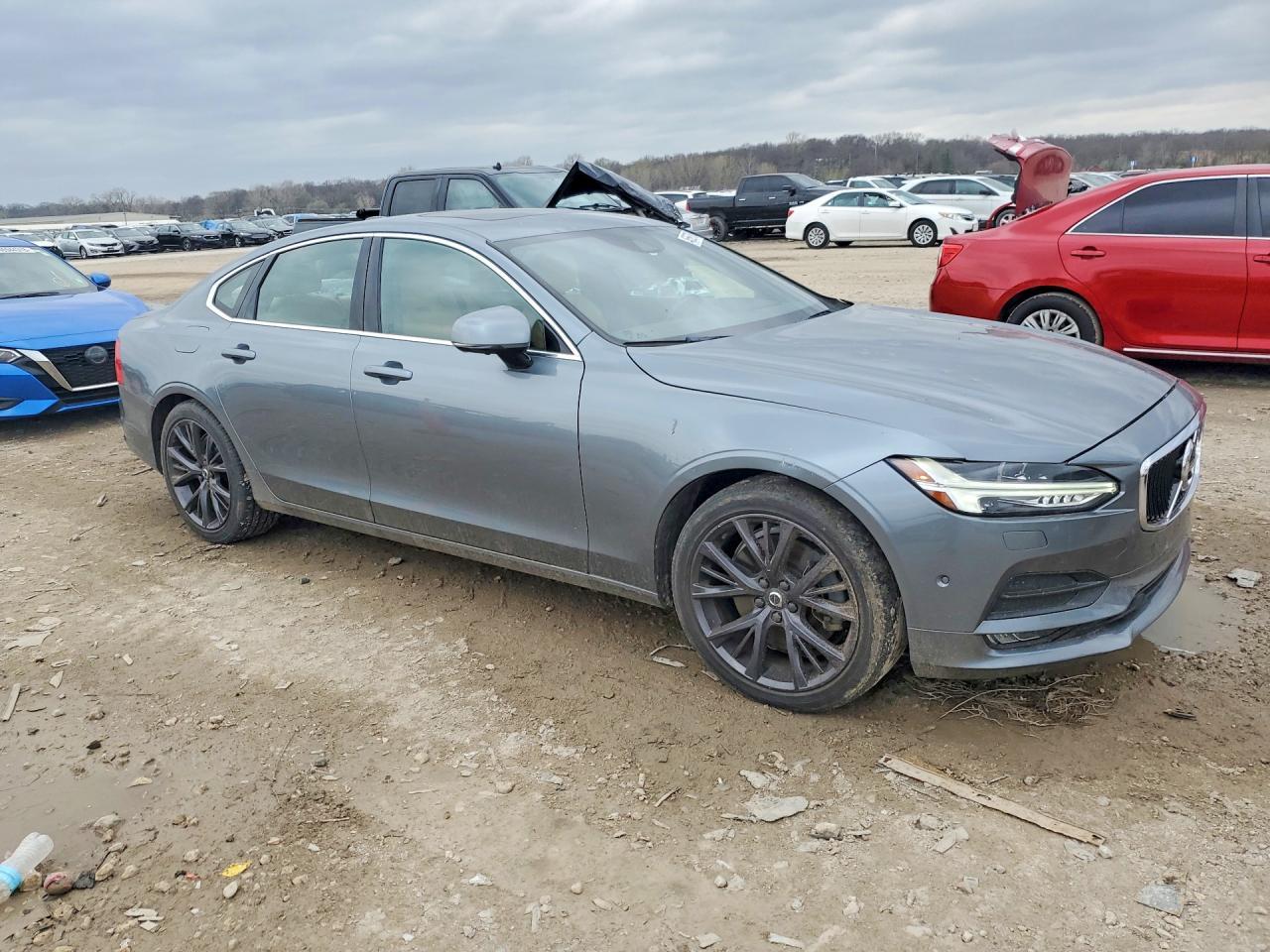 2017 Volvo S90 T6 Momentum - Фото 4