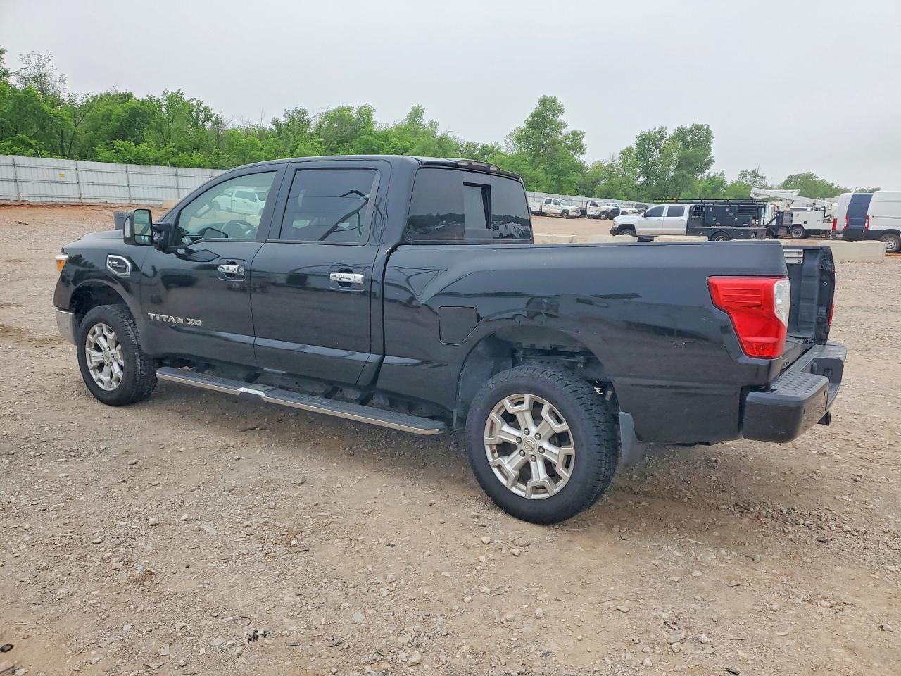 2017 Nissan Titan Xd Sv - Image 2