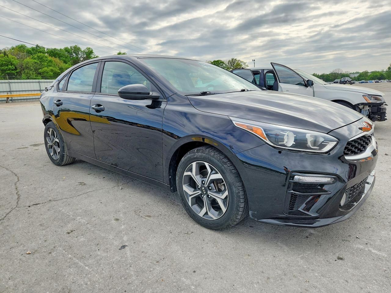 2019 Kia Forte Lxs - Image 4