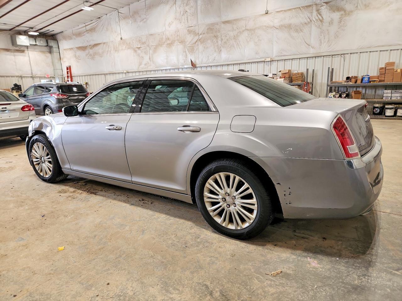 2014 Chrysler 300 - Фото 2