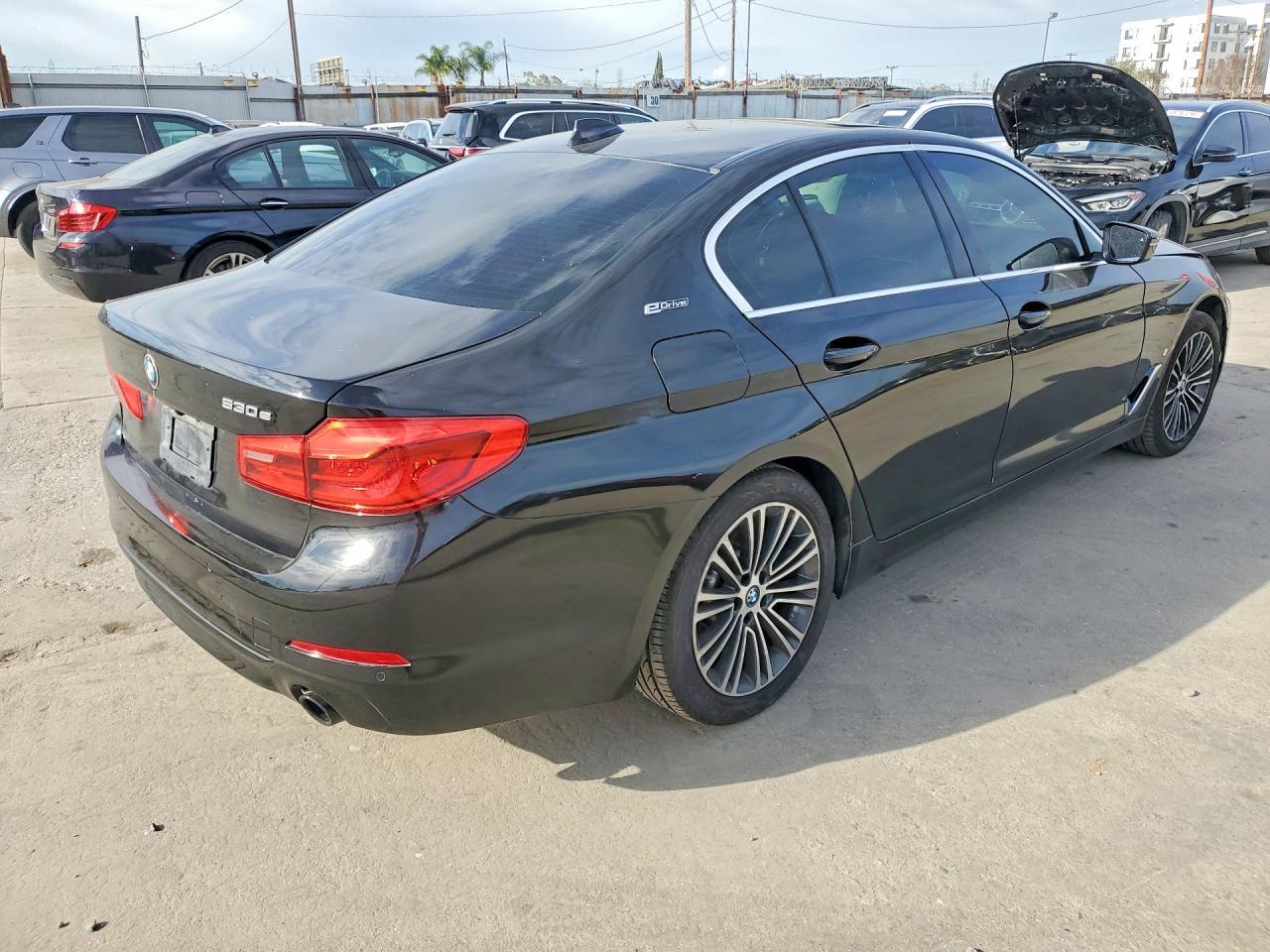 2019 BMW 530E - Image 3