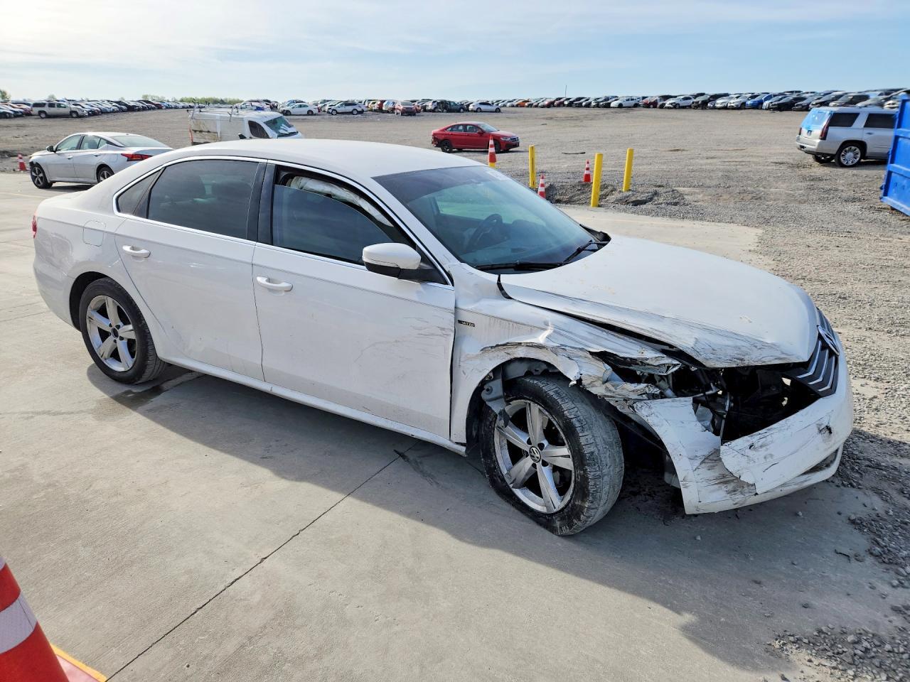 2015 Volkswagen Passat S - Фото 4