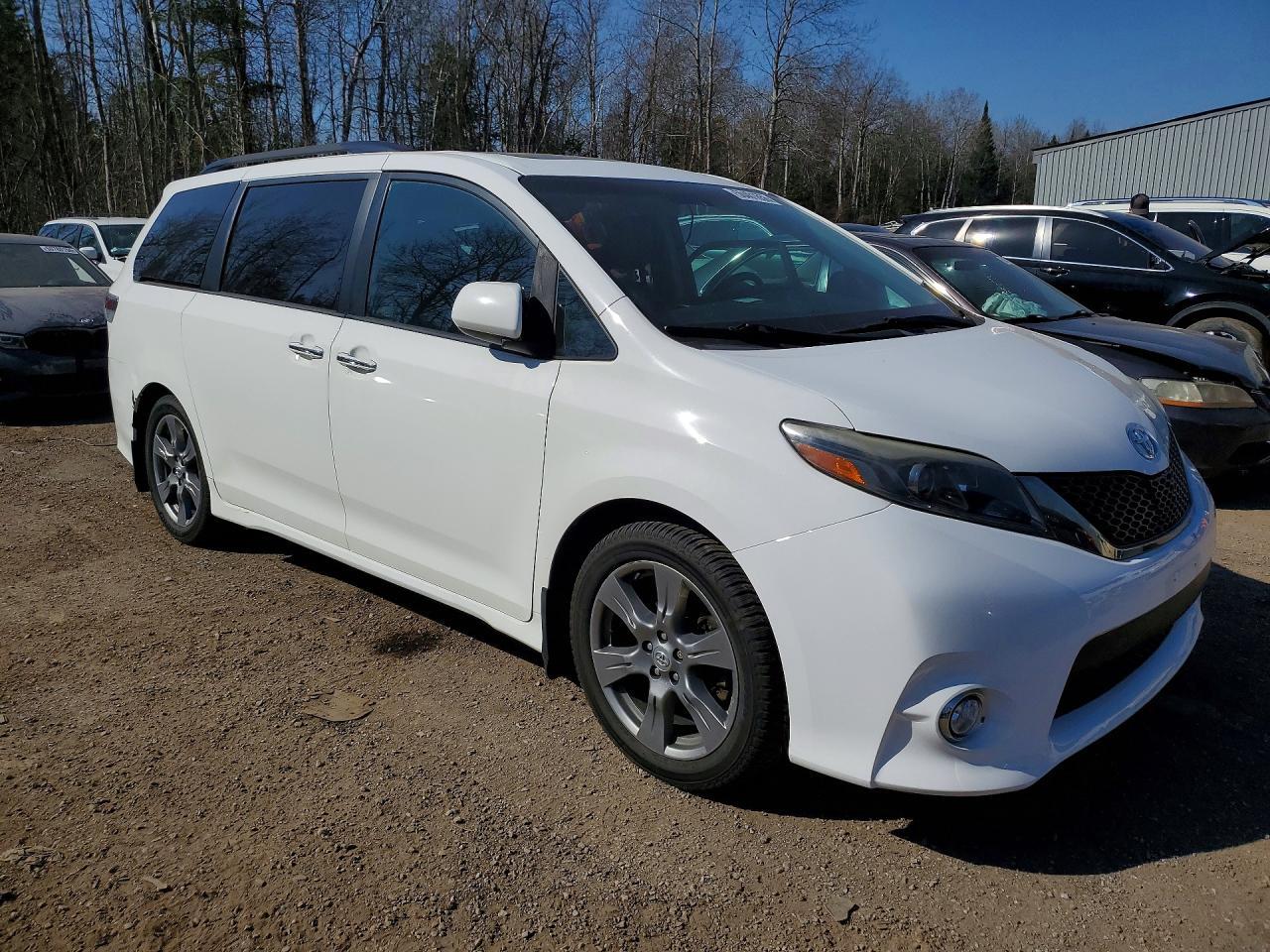 2017 Toyota Sienna Se - Image 4
