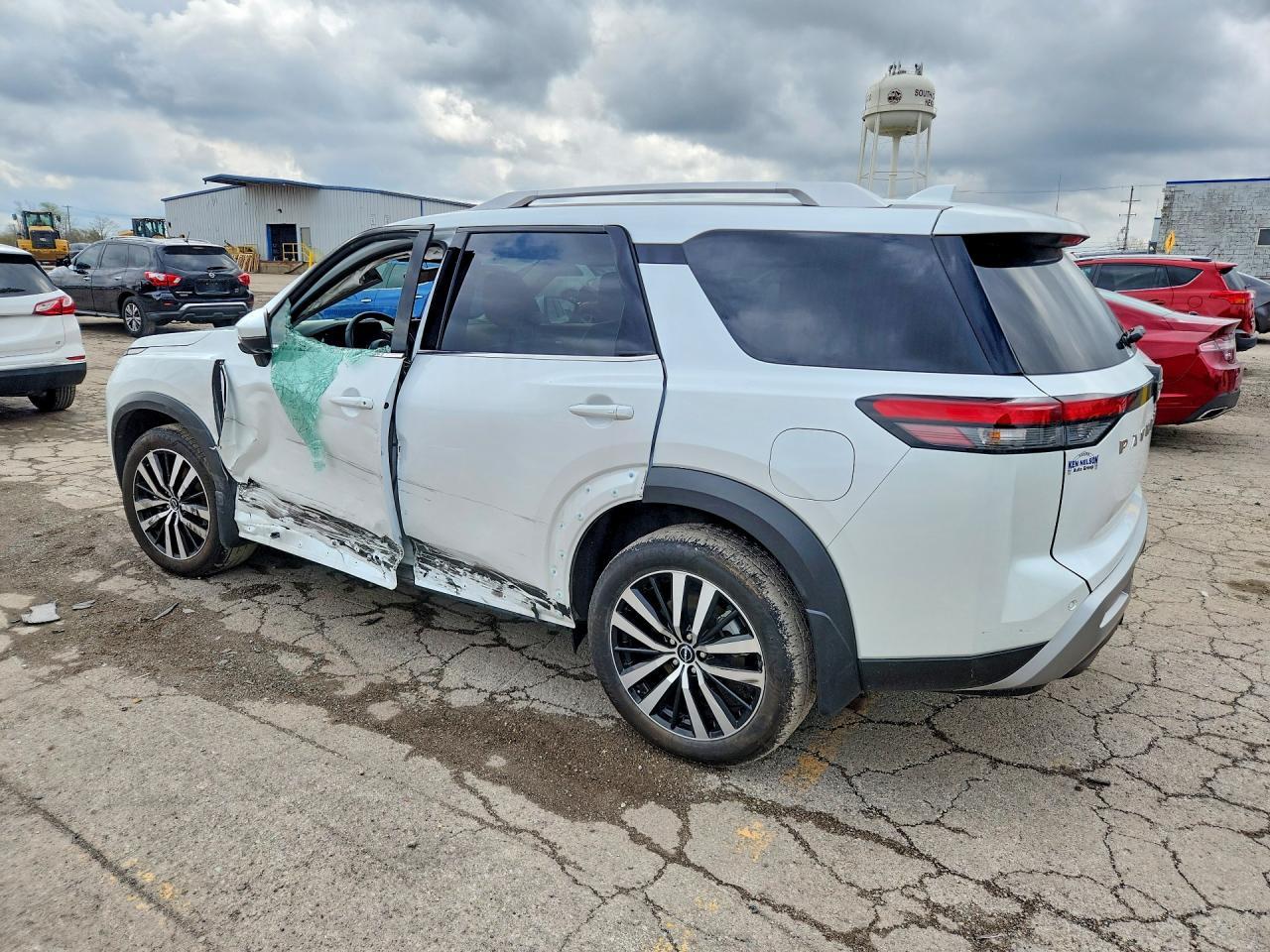 2025 Nissan Pathfinder Platinum - Фото 2