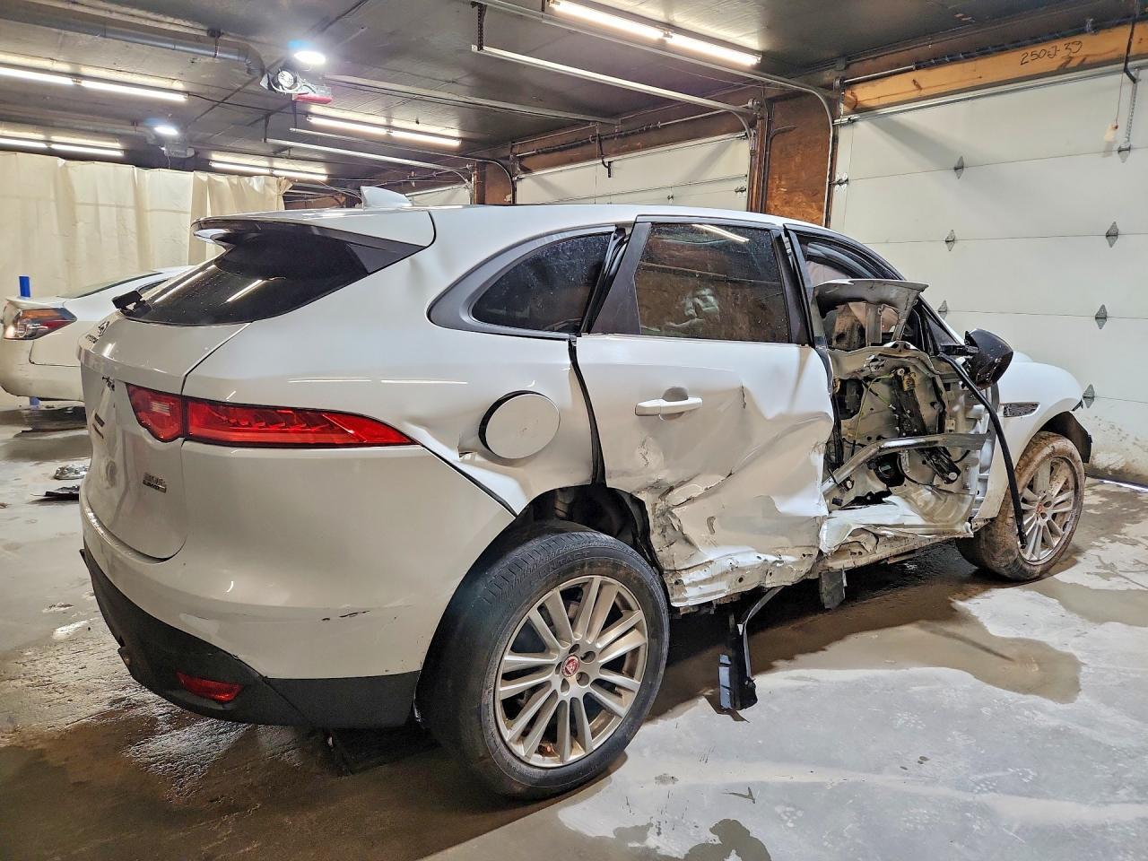 2018 Jaguar F-Pace Premium - Фото 3