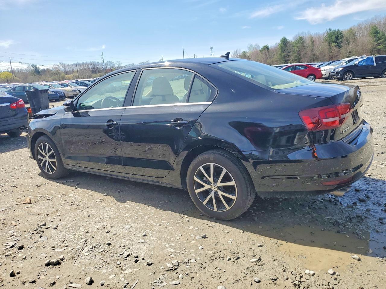 2018 Volkswagen Jetta Se - Image 2