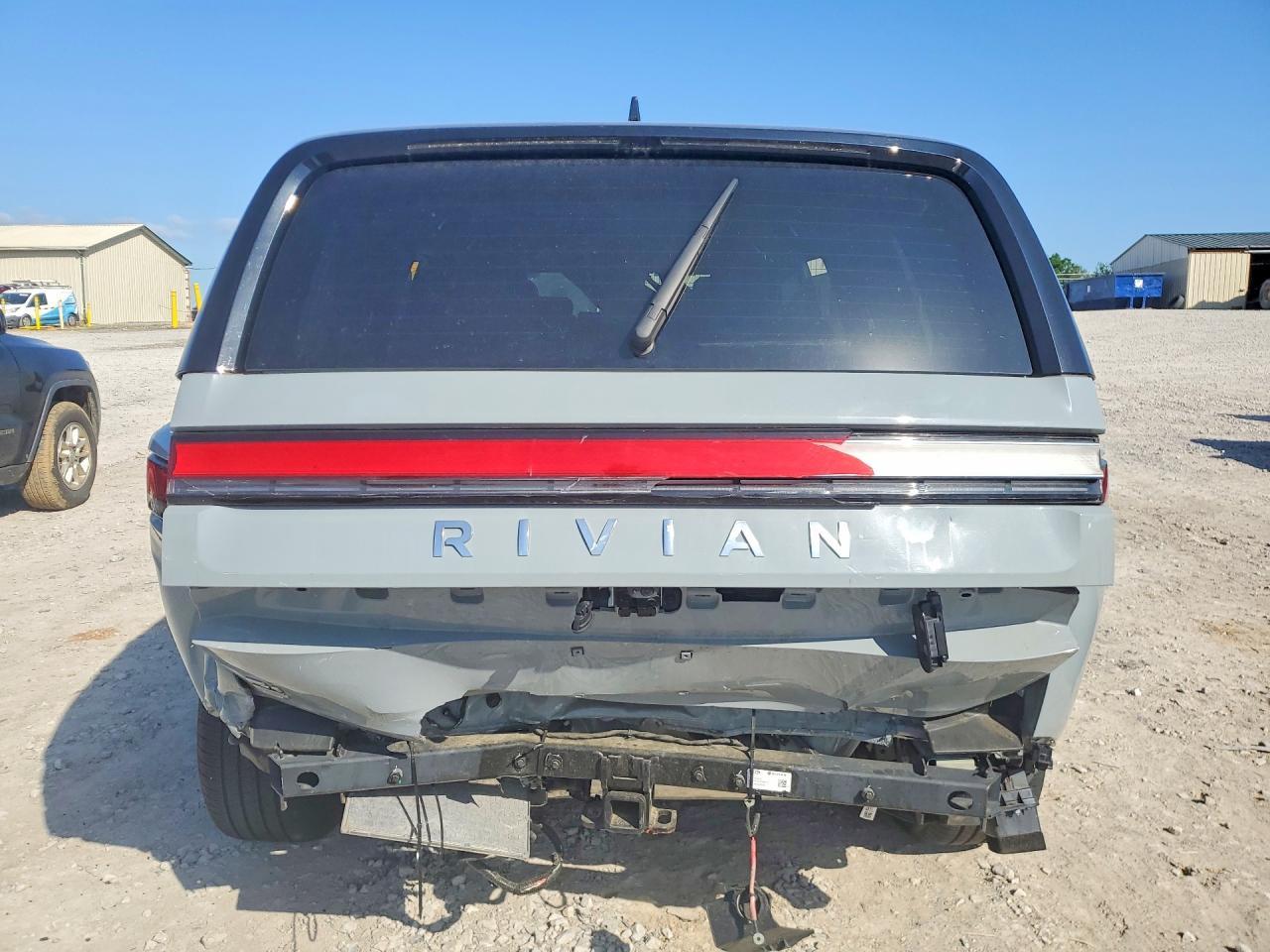 2025 Rivian R1S Adventure - Фото 6