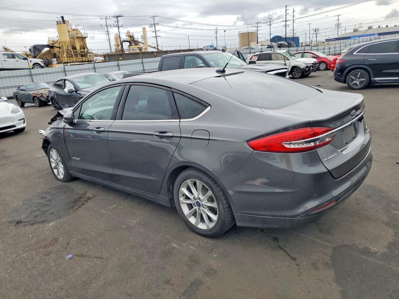2017 Ford Fusion Se Hybrid - Image 2