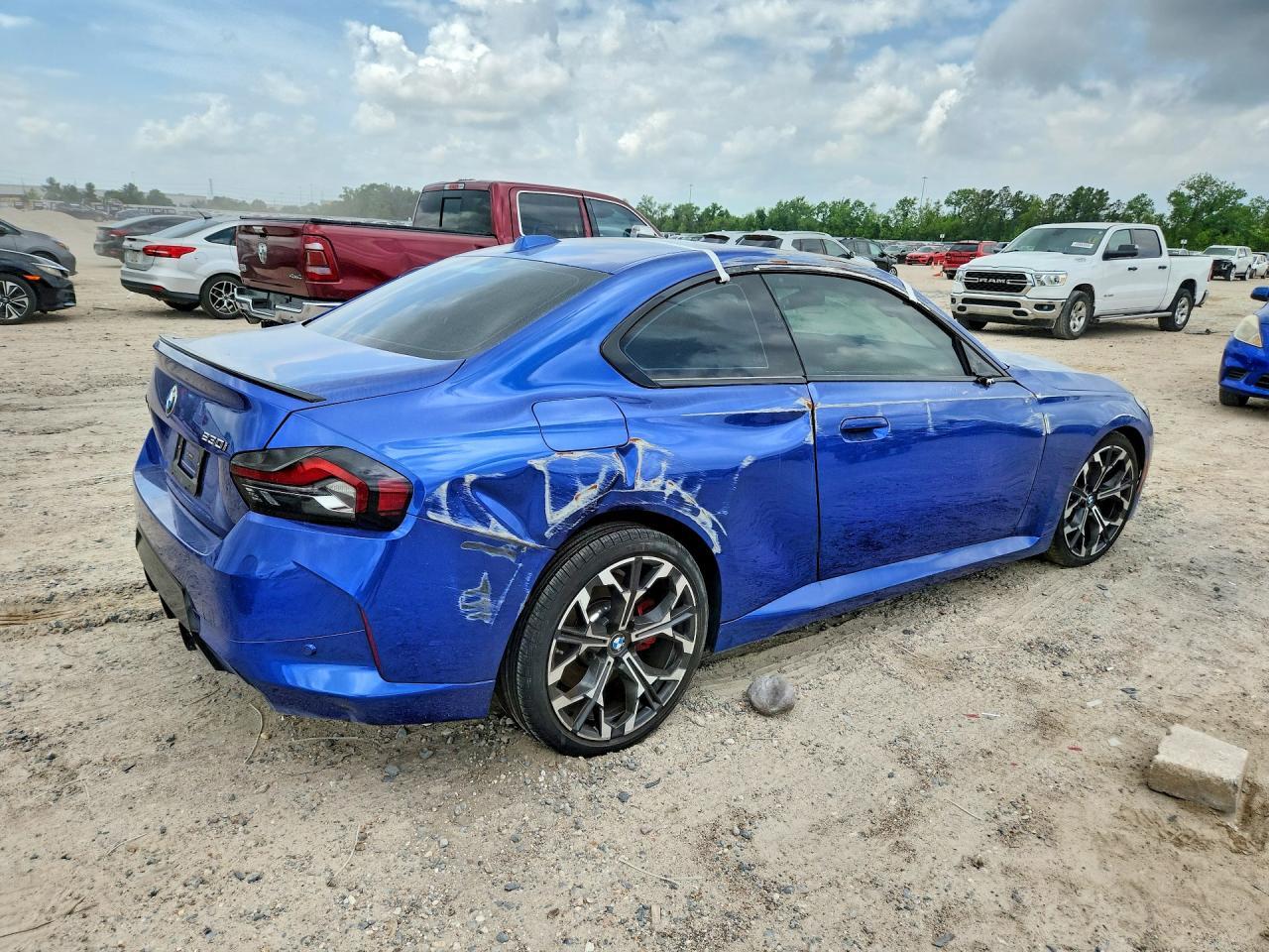 2025 BMW 230I - Фото 3