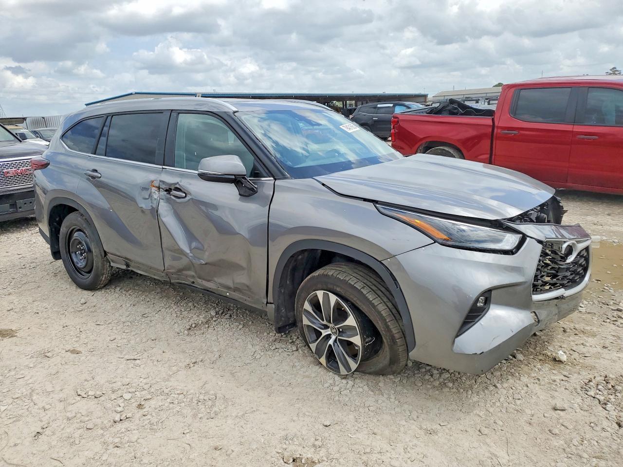 2026 Toyota Highla Xle - Image 4