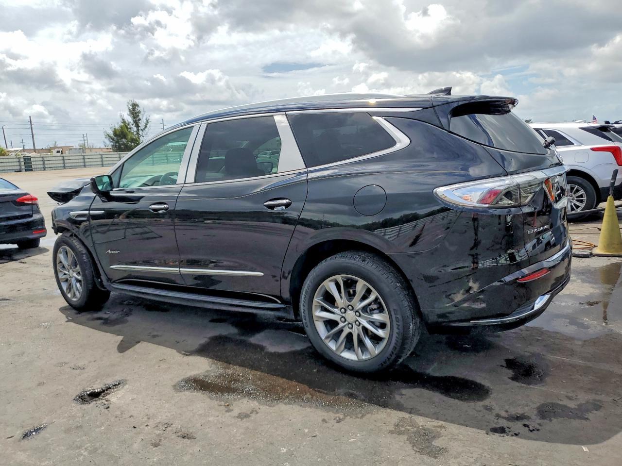 2022 Buick Enclave Avenir - Image 2