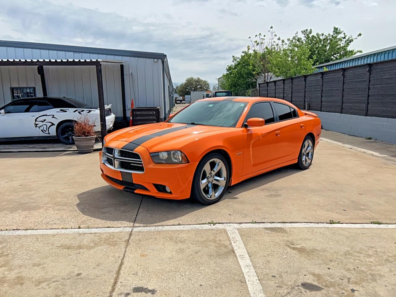 2014 Dodge Charger R - Image 2