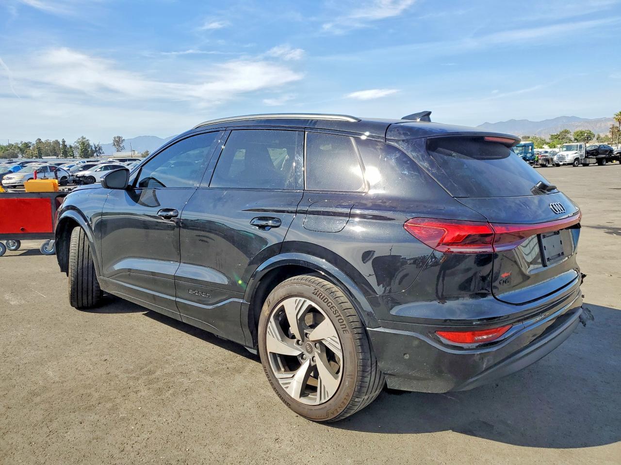 2025 Audi Q6 E-Tron Premium Plus - Фото 2
