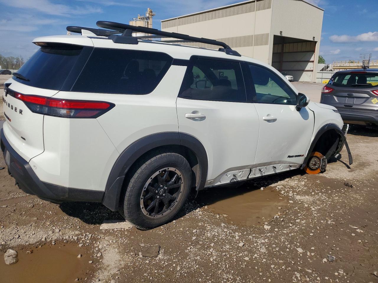 2023 Nissan Pathfinder Sv - Image 3