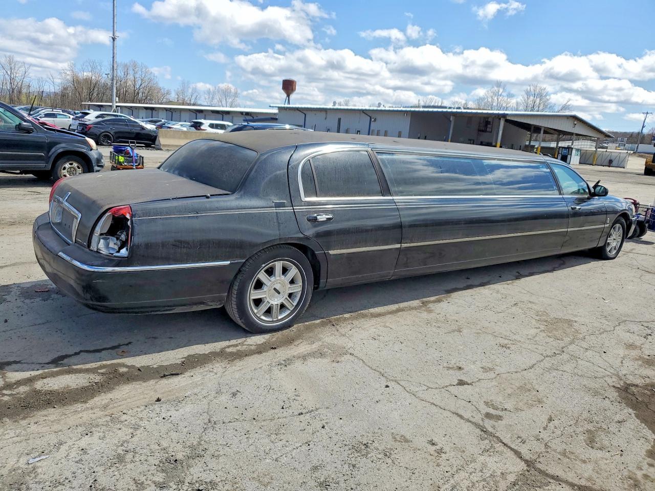2007 Lincoln Town Car Executive - Image 3