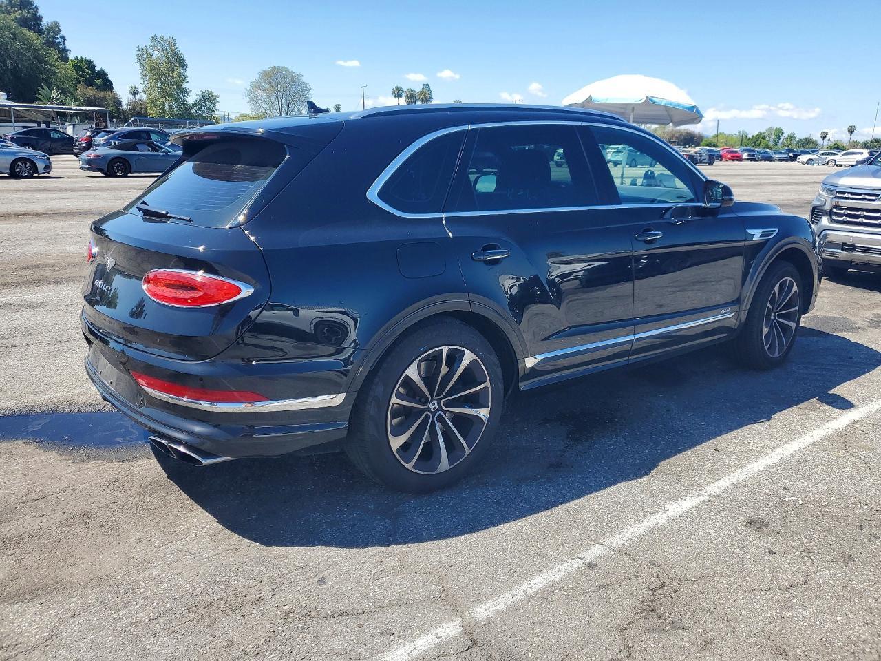 2021 Bentley Bentayga - Фото 3