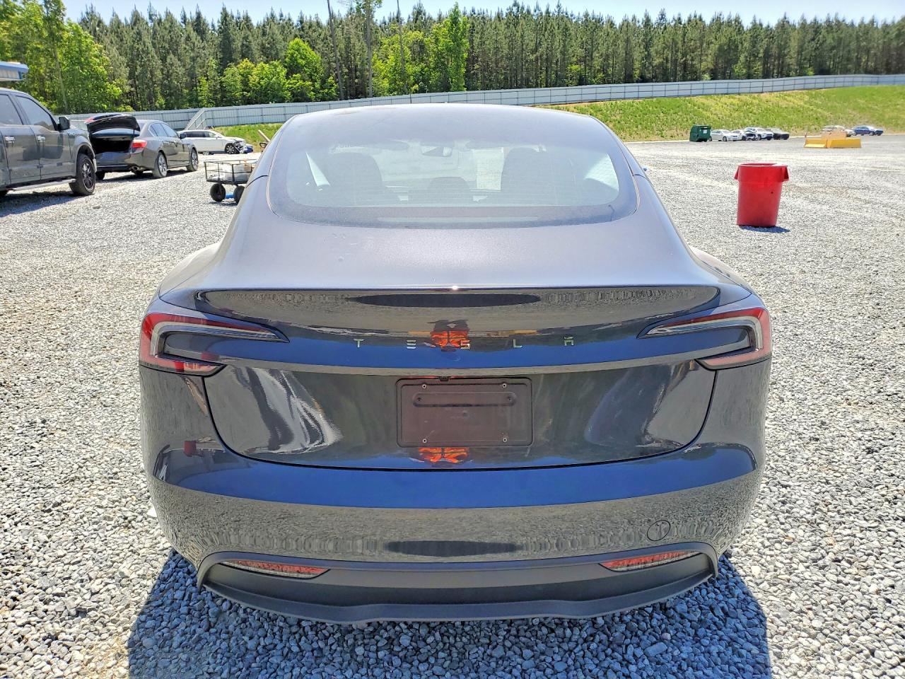 2025 Tesla Model 3 - Фото 6
