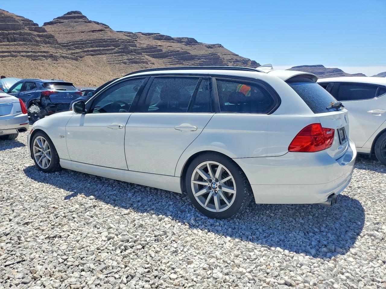 2011 BMW 328 I - Фото 2