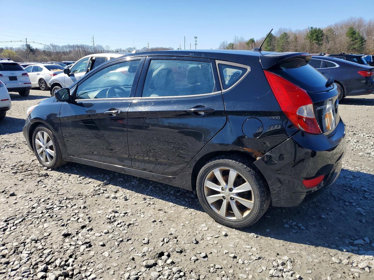 2012 Hyundai Accent Se - Image 2