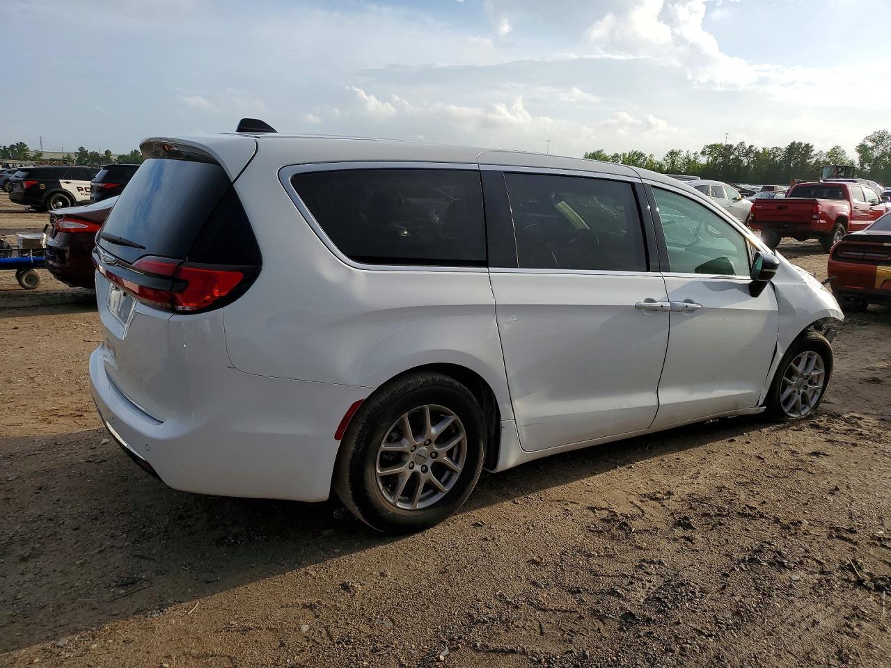 2024 Chrysler Pacifica Touring L - Image 3