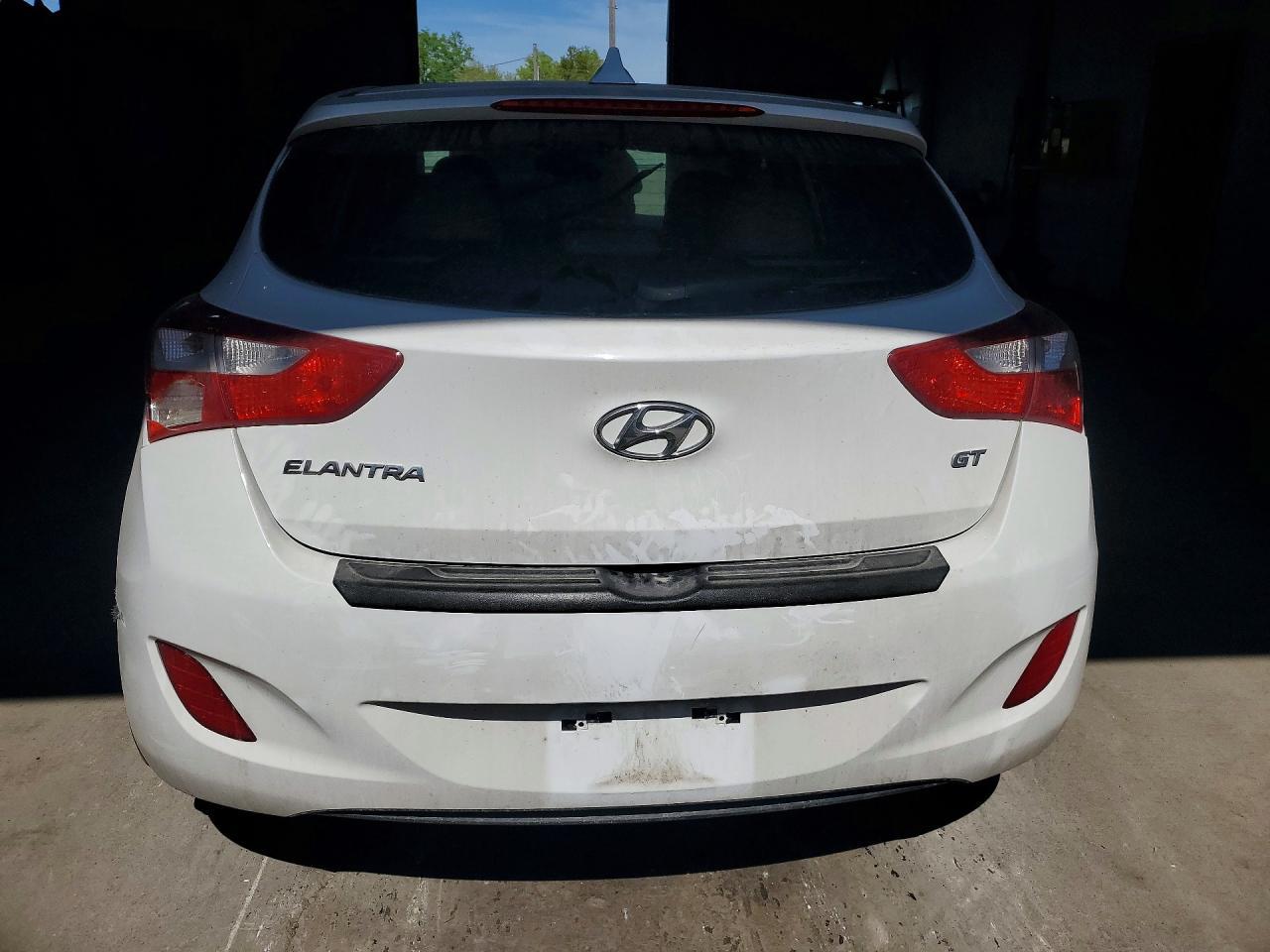 2016 Hyundai Elantra Gt Base - Image 6