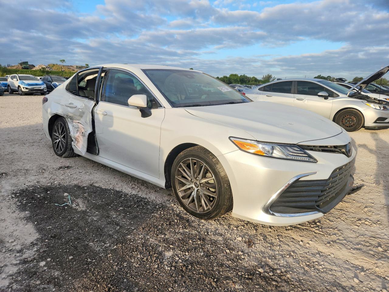 2022 Toyota Camry Xle - Фото 4