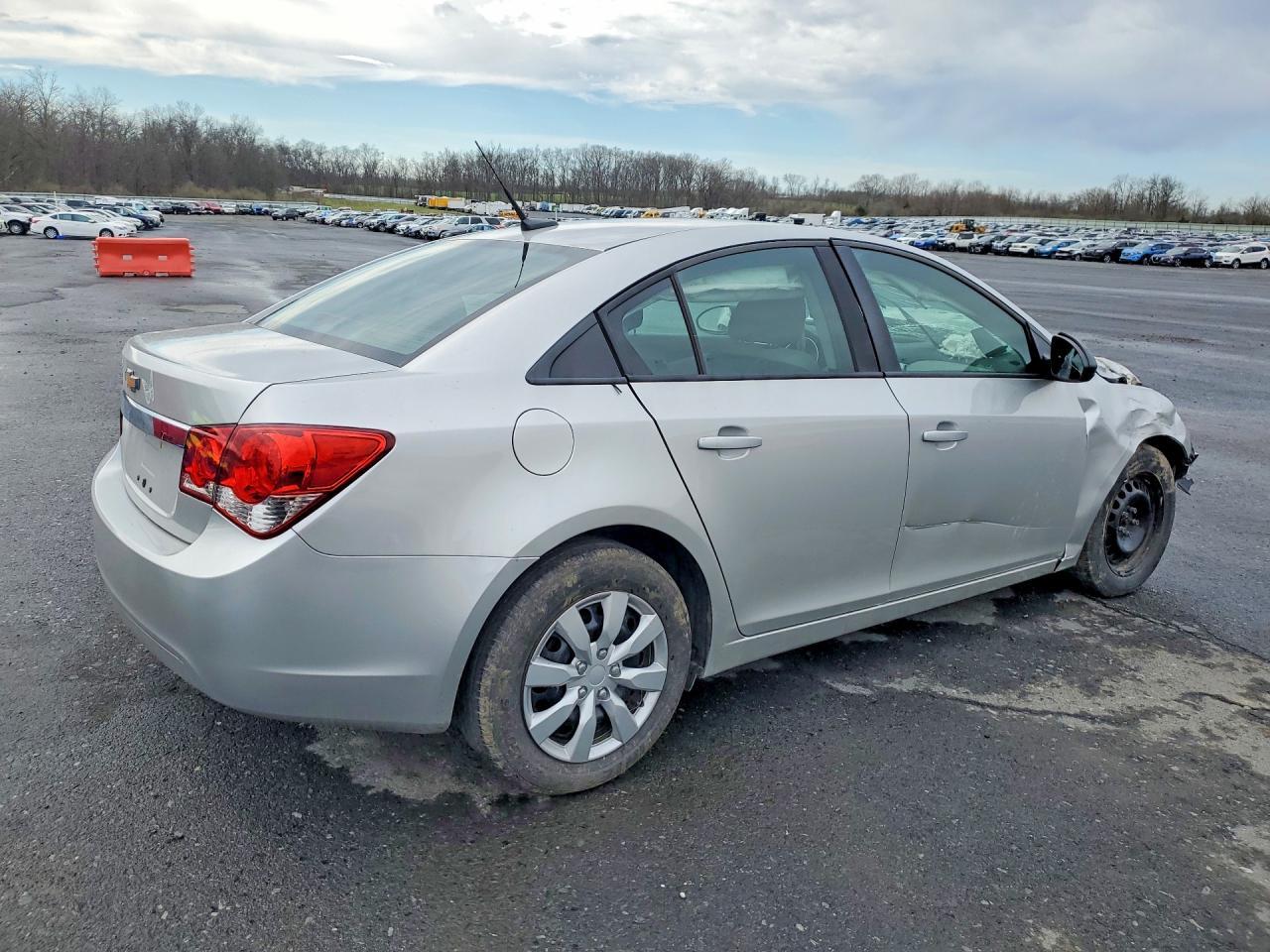 2014 Chevrolet Cruze Ls - Image 3