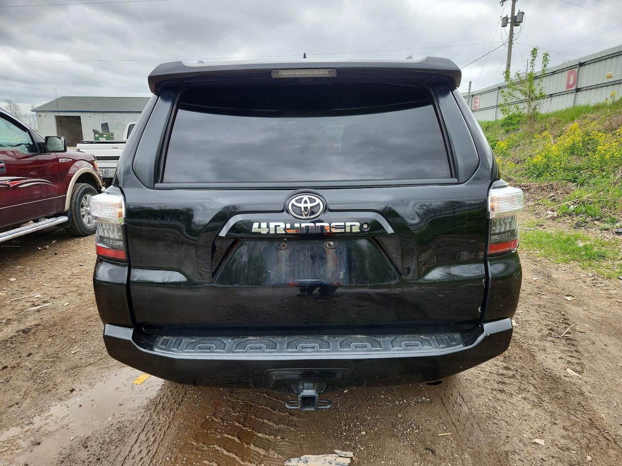 2014 Toyota 4Runner Sr5 - Image 6
