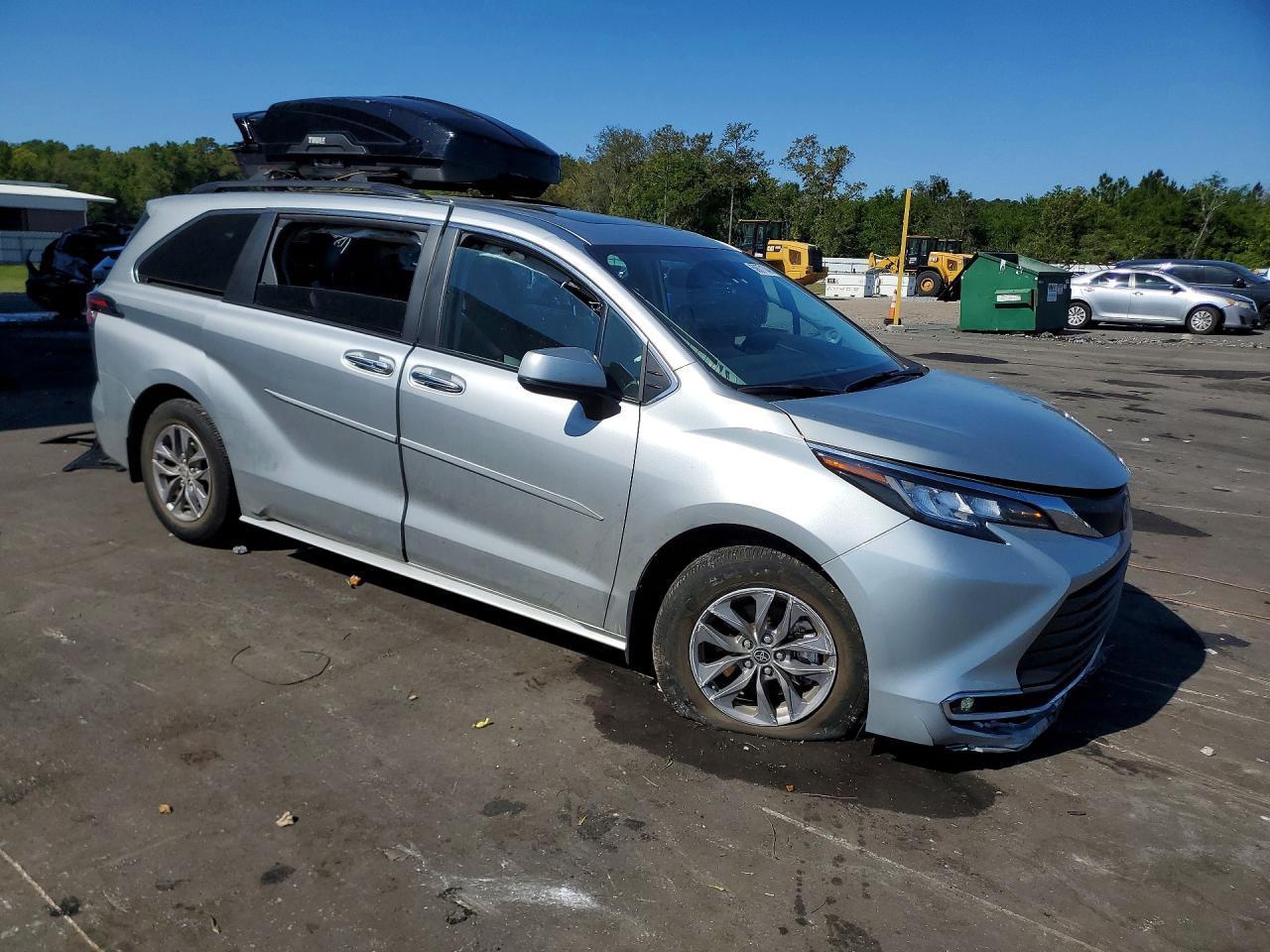 2023 Toyota Sienna Xle - Фото 4