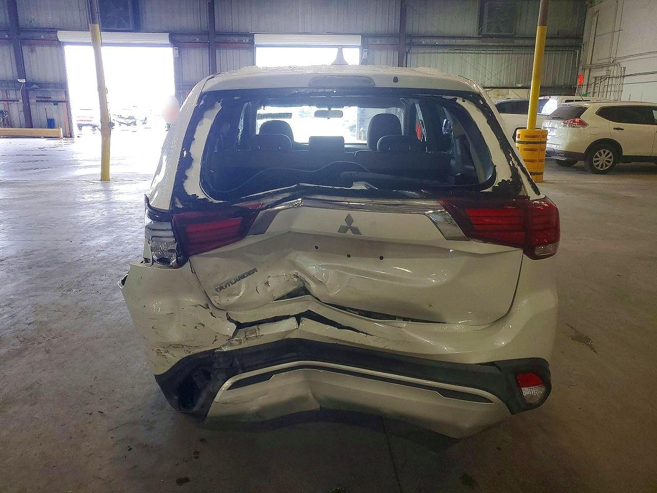 2020 Mitsubishi Outlander Es - Image 6