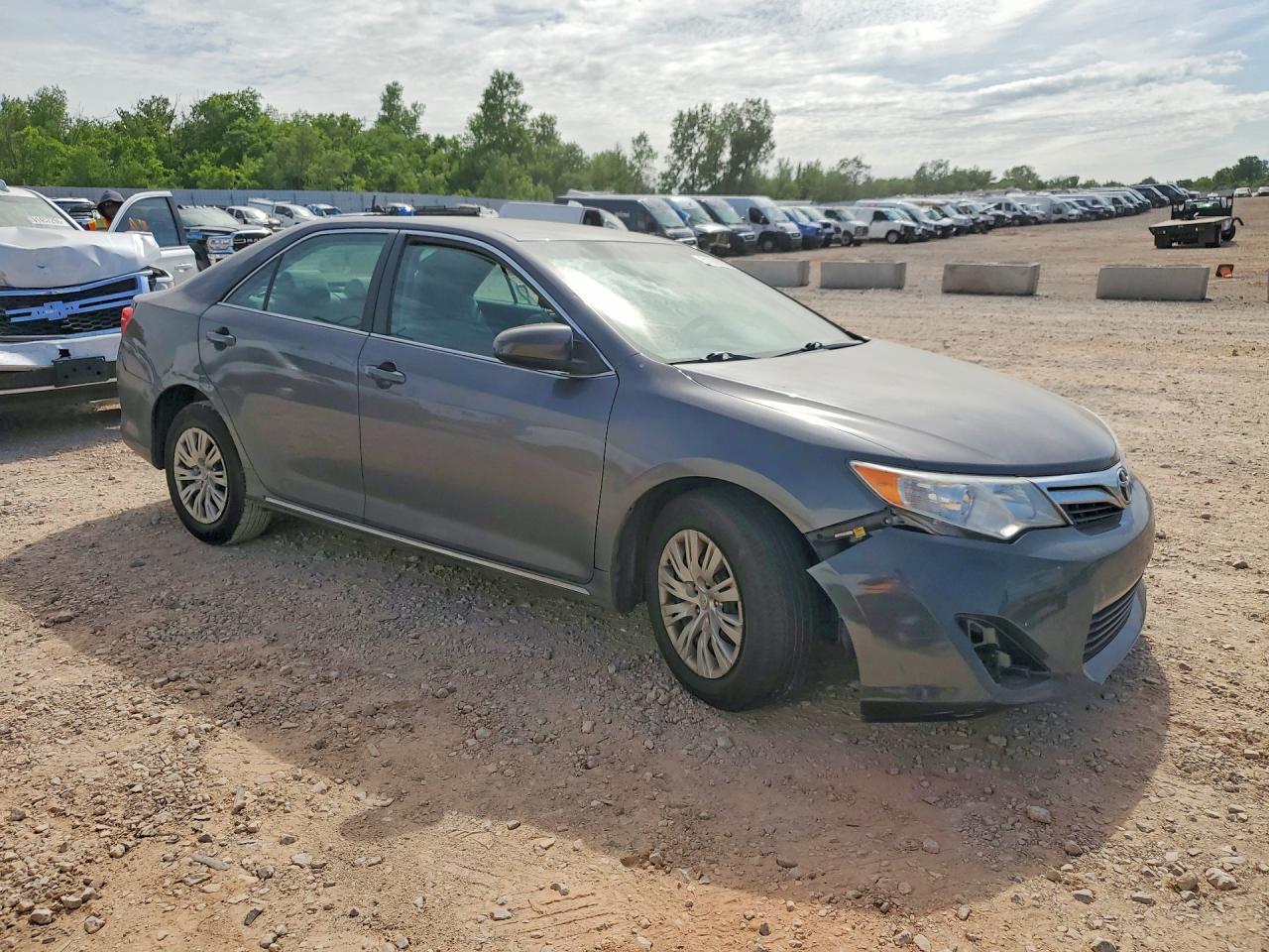 2014 Toyota Camry Le - Фото 4