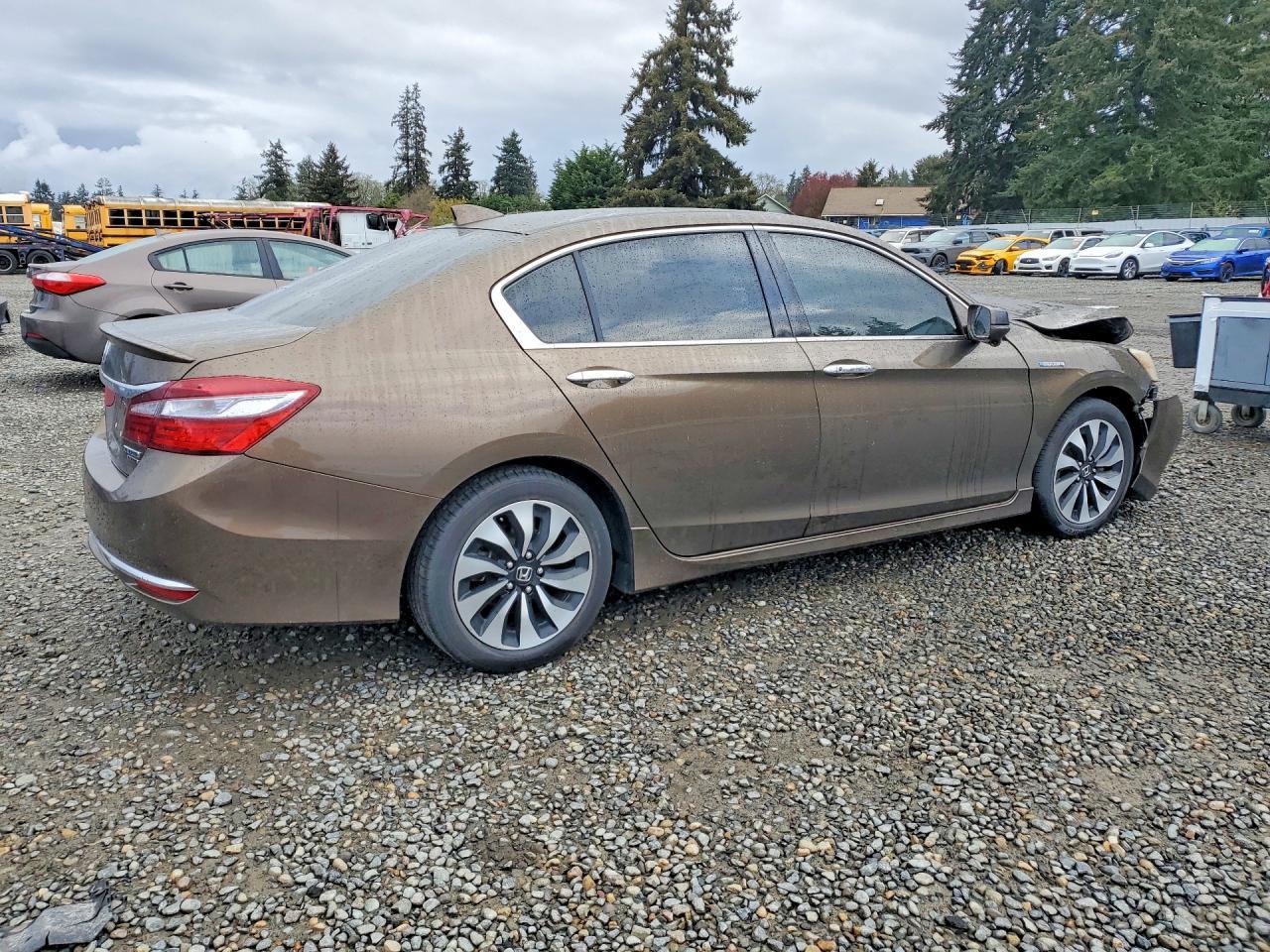 2017 Honda Accord Touring Hybrid - Image 3