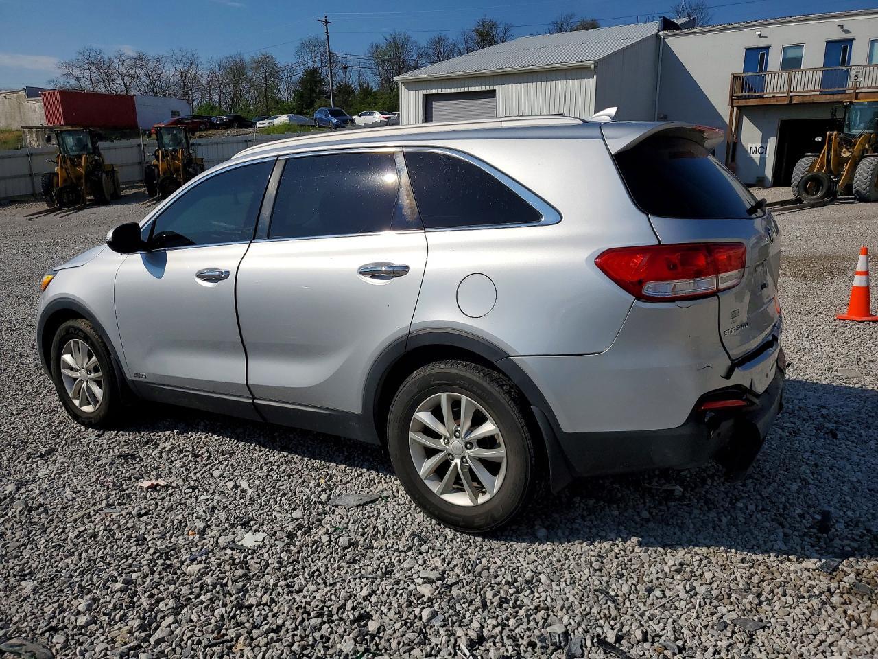 2016 Kia Sorento Lx - Image 2