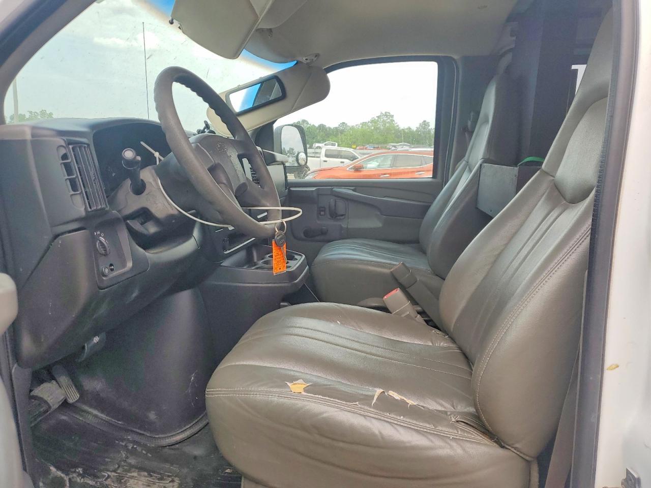 2004 Chevrolet Express G1500 - Image 7
