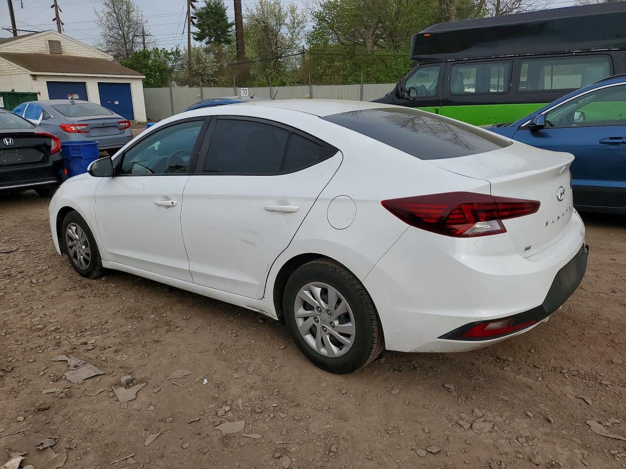 2019 Hyundai Elantra Se - Image 2