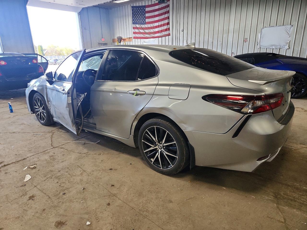 2023 Toyota Camry Se - Фото 2