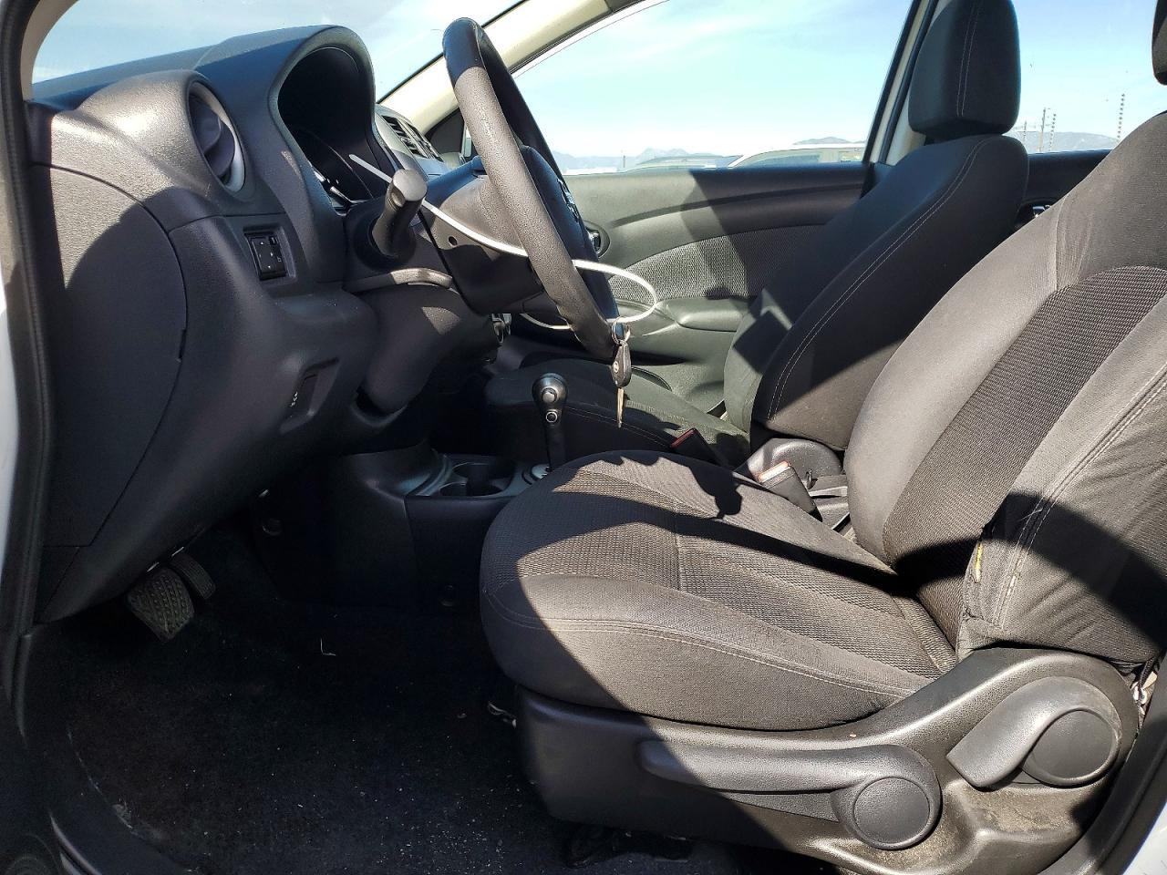 2014 Nissan Versa 1.6 S - Image 7