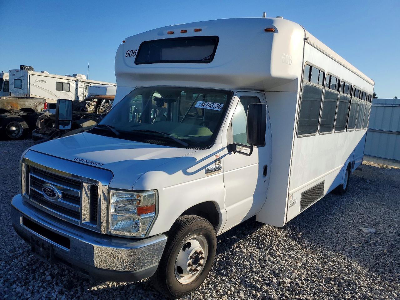 2016 Ford Econoline E450 Super Duty Cutaway Van - Фото 2